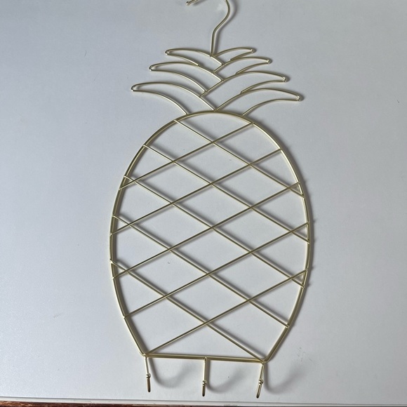 Martha Stewart Other - Martha Stewart Collection Pineapple Gold-Tone Pineapple. Hang Keys, Jewelry, etc
